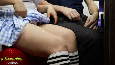 Залуу сургуулийн охин гэрийн даалгавар-xsanyAny дээр ангийнхантайгаа нийлж байна